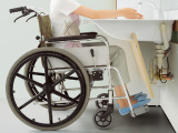 車椅子も入る足元ゆったり洗面器
